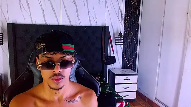 Angel_foxc13 Adlı Modelin Web Kamerası Şovu