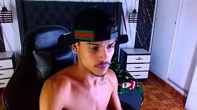 Angel_foxc13 Adlı Modelin Web Kamerası Şovu