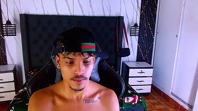 Show modela Angel_foxc13 na web-kameri