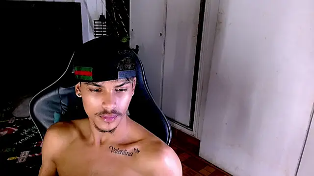 Angel_foxc13 webkamerás műsora