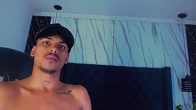 Angel_foxc13 Adlı Modelin Web Kamerası Şovu