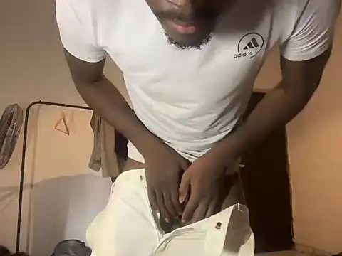 Show modela hotblackdick12 na web-kameri