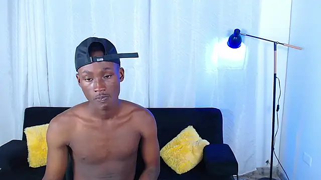 alexaandro18 Show in webcam
