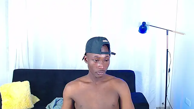 alexaandro18 Show in webcam