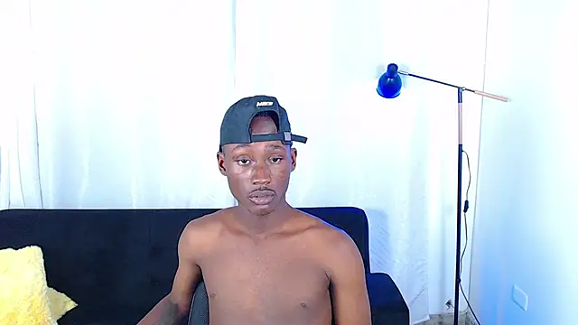 alexaandro18 Show in webcam