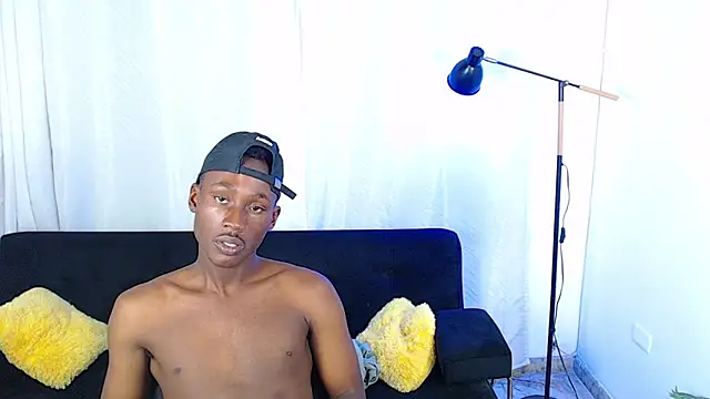 alexaandro18 Show in webcam