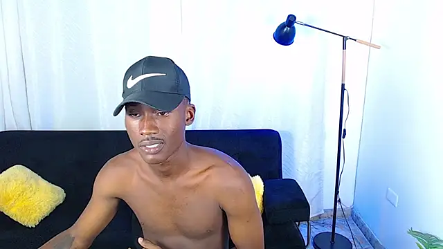 alexaandro18 Show in webcam