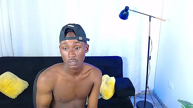 alexaandro18 Show in webcam