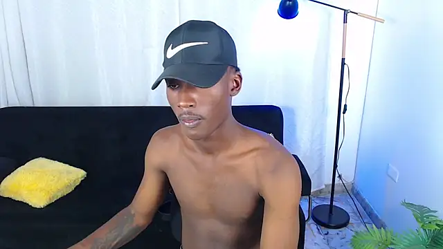 Show modela alexaandro18 na web-kameri