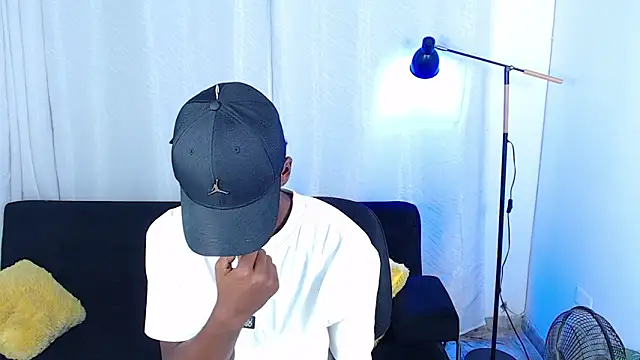alexaandro18 网络视讯表演