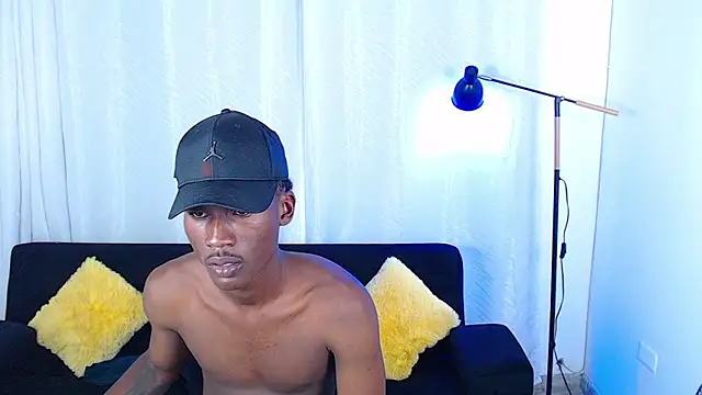 Show modela alexaandro18 na web-kameri