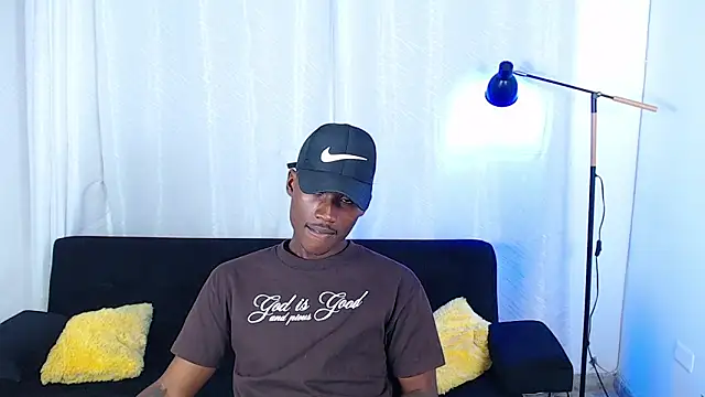 alexaandro18 Show in webcam