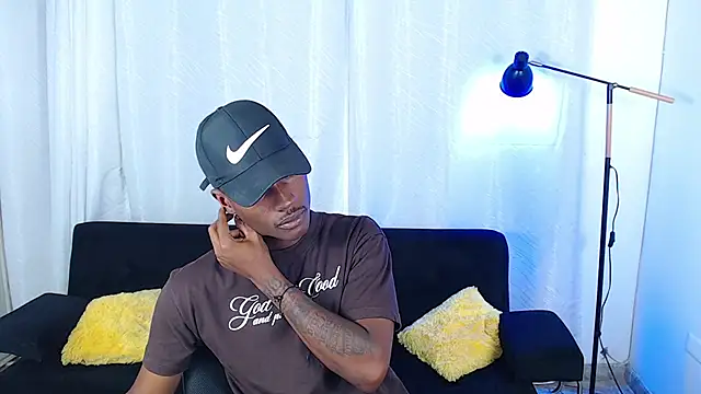 alexaandro18 – webcam-show