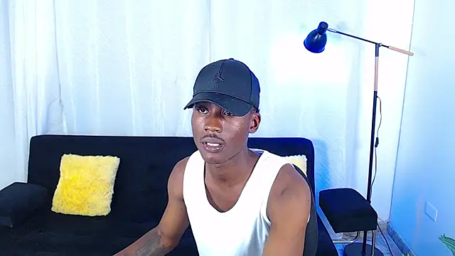 Show modela alexaandro18 na web-kameri