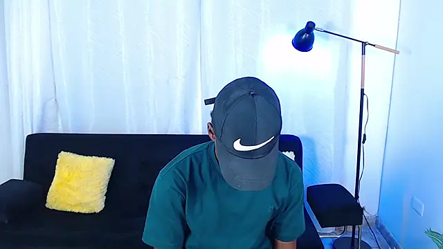 alexaandro18 Show Webcam