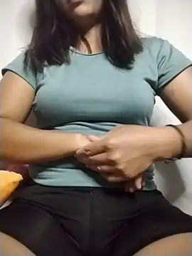 Blush_Taniiya Adlı Modelin Canlı XXX Sohbeti