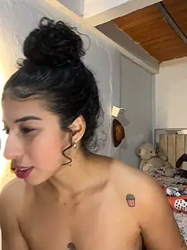 צ'אט XXX בשידור חי של Miily_0