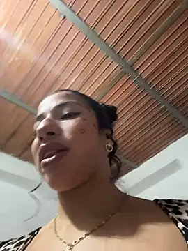 Miily_0 Adlı Modelin Canlı XXX Sohbeti