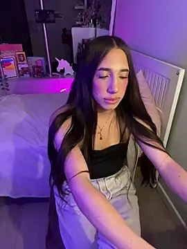 Show modela Tianapaezrr na web-kameri