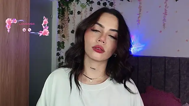 andraa_rossee's Webcam Show