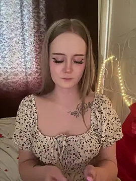 Rachelwebs Show in webcam