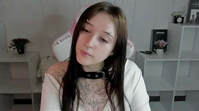Emma-Blissa Chat XXX in diretta
