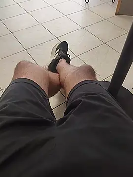 kauliaris28 Show in webcam