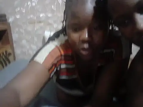Show modela sexykendy03 na web-kameri