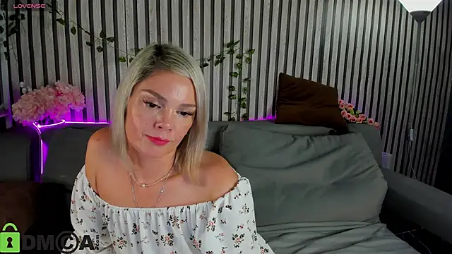 Chat +18 de Betty_Brock ao vivo