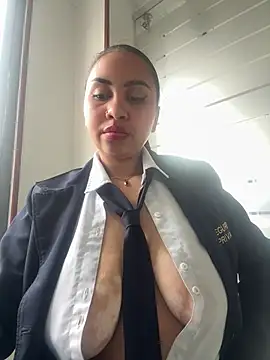 jade_chers Show in webcam