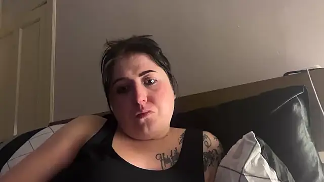 LucyLou31 webcam show