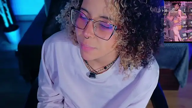 Chat +18 de emmanakamura ao vivo