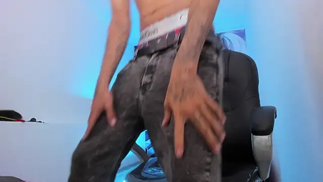Tyger_Boyy Show in webcam