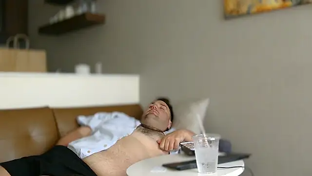 ChubbyGayBigFeet: διαδικτυακό σόου στην κάμερα