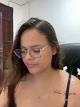 Show de Laryssinha_69 na webcam
