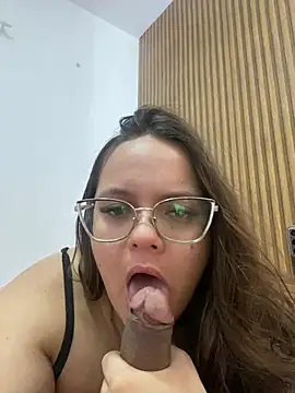 הופעת וובקאם של Laryssinha_69