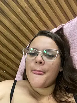 Laryssinha_69 Webcam-Show