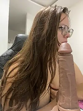 Show modela Laryssinha_69 na web-kameri