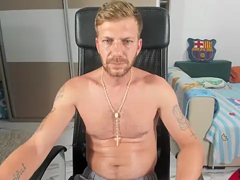MIKE_JOCK: διαδικτυακό σόου στην κάμερα