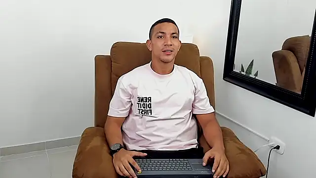 Chirs_Arthus webcam show