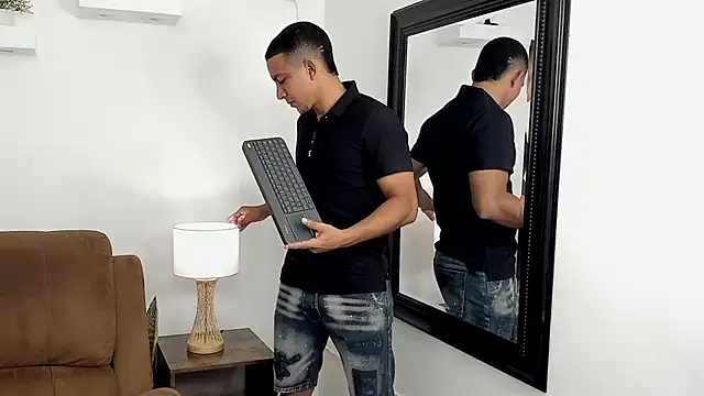 Pertunjukan Kamera Web Chirs_Arthus