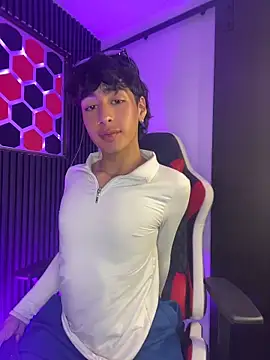 SantyFoxxs webcam show