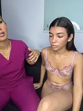 Show modela Kinky-Spa na web-kameri