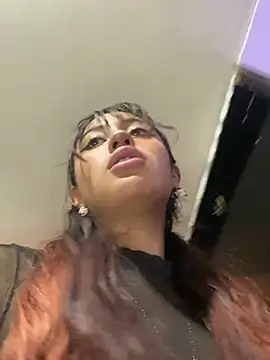 Leyla_collinss_のライブXXXチャット
