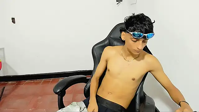 Leal_cute666 网络视讯表演