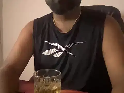 צ'אט XXX בשידור חי של incestfukcerr