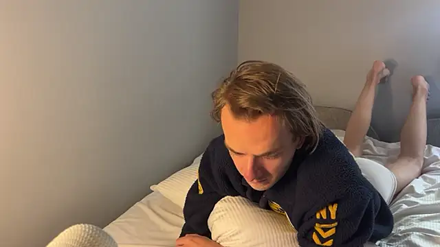 yuppie_b Show in webcam