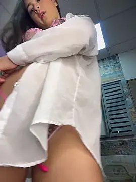 SweetestSinXXX Show in webcam