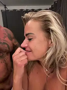 HotHotPursuit1 webkamerás műsora