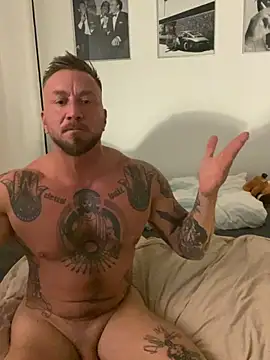 HotHotPursuit1 Webcamshow